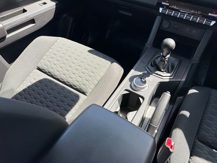 2000 Mitsubishi Triton