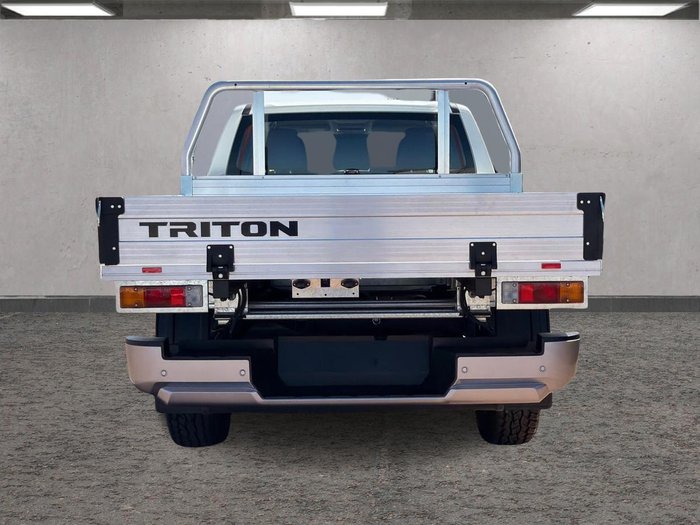 2000 Mitsubishi Triton