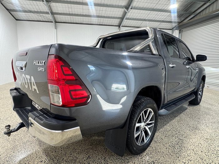 2020 Toyota Hilux SR5