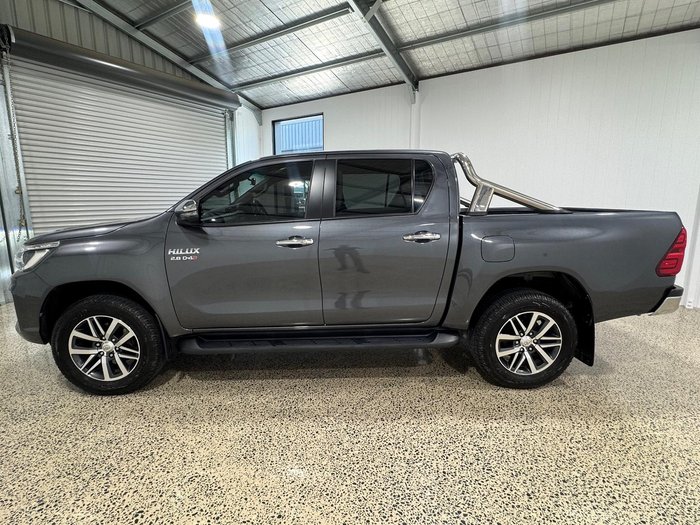 2020 Toyota Hilux SR5