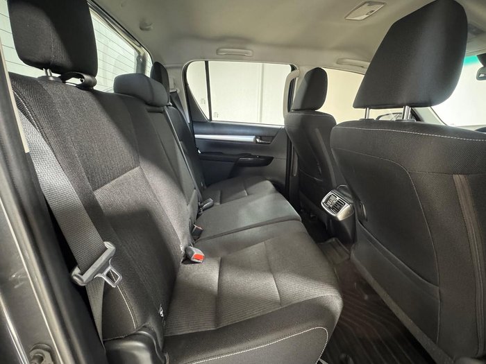 2020 Toyota Hilux SR5