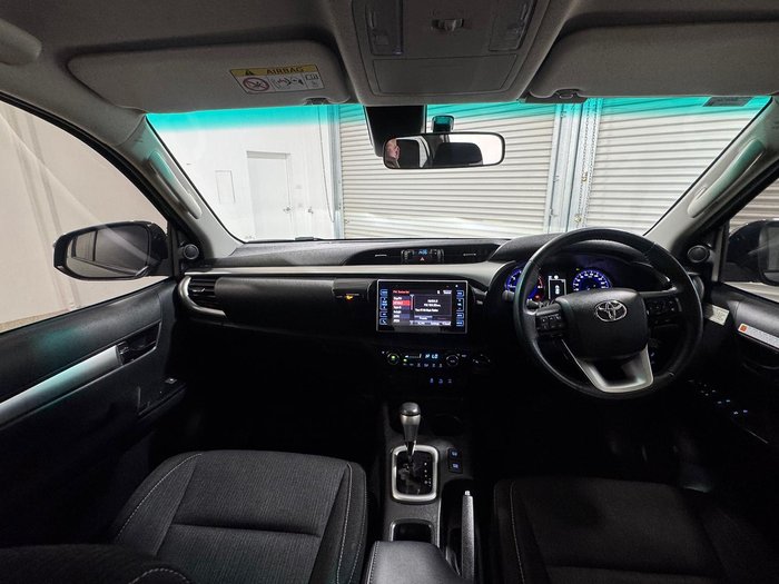 2020 Toyota Hilux SR5