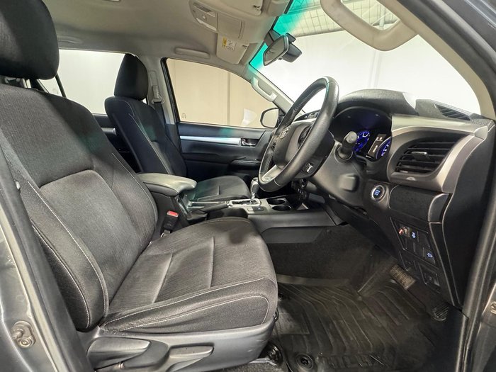 2020 Toyota Hilux SR5