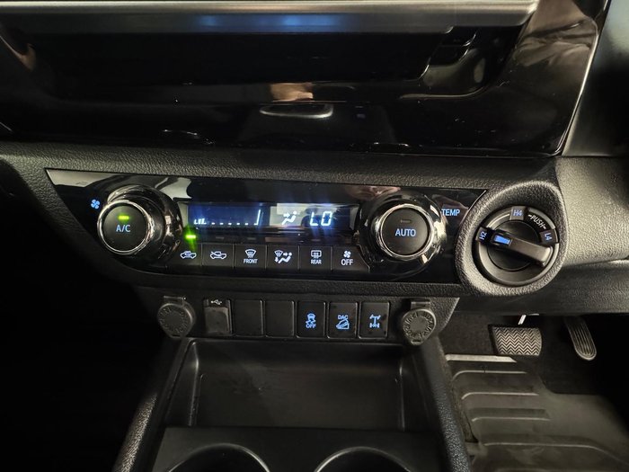 2020 Toyota Hilux SR5