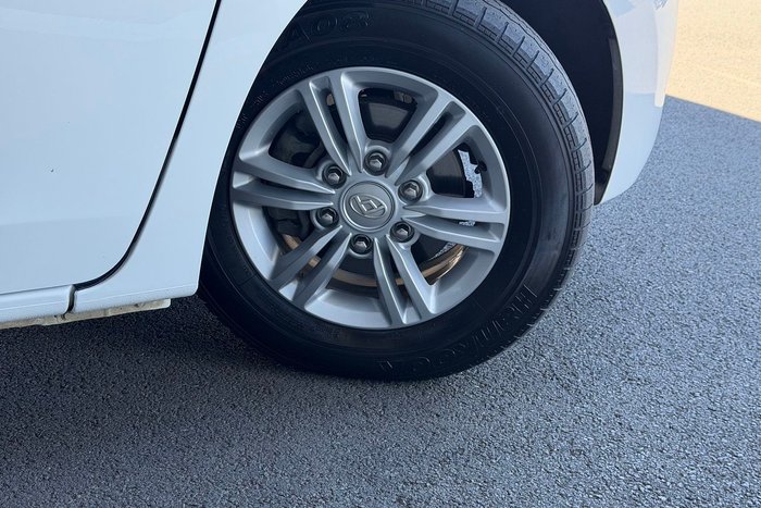 2022 LDV G10 +