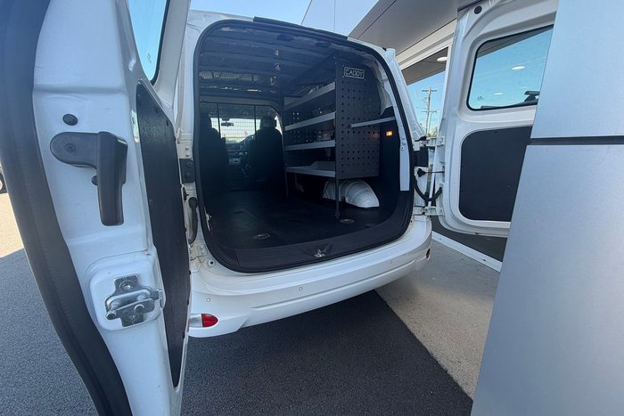 2022 LDV G10 +