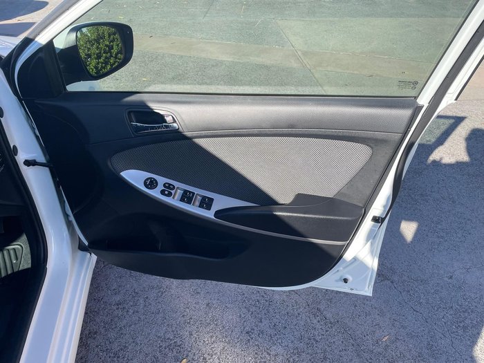2013 Hyundai Accent SR RB3 Crystal White