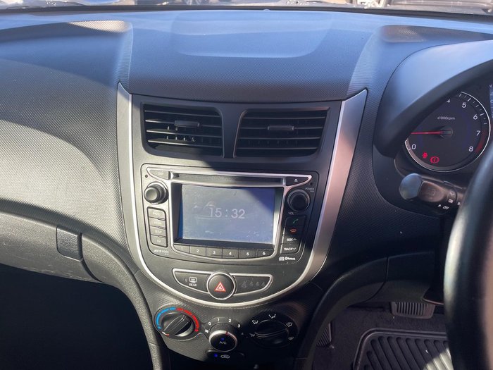 2013 Hyundai Accent SR RB3 Crystal White