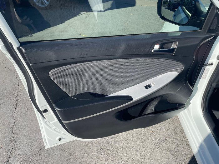 2013 Hyundai Accent SR RB3 Crystal White