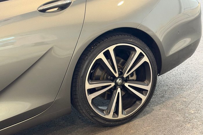 2019 Holden Calais V