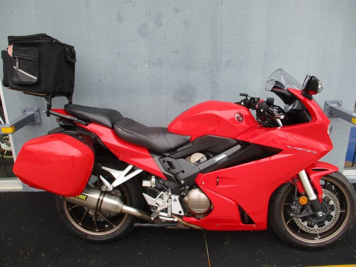 2017 Honda VFR800F ABS RED