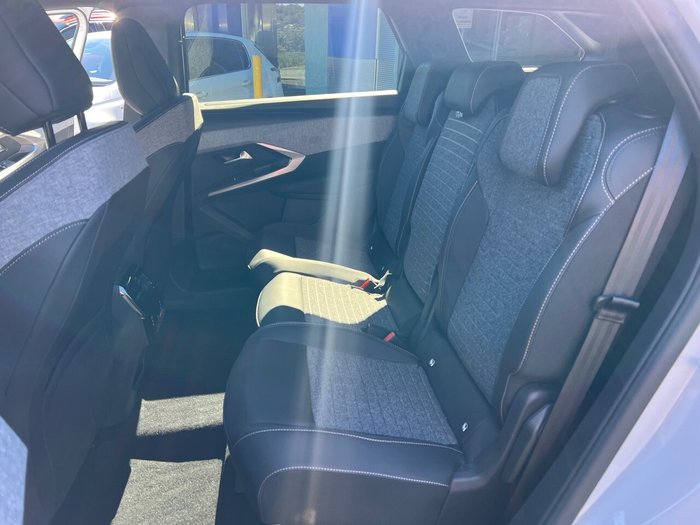 2025 Peugeot 5008 Allure e-DCS