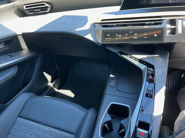 2025 Peugeot 5008 Allure e-DCS