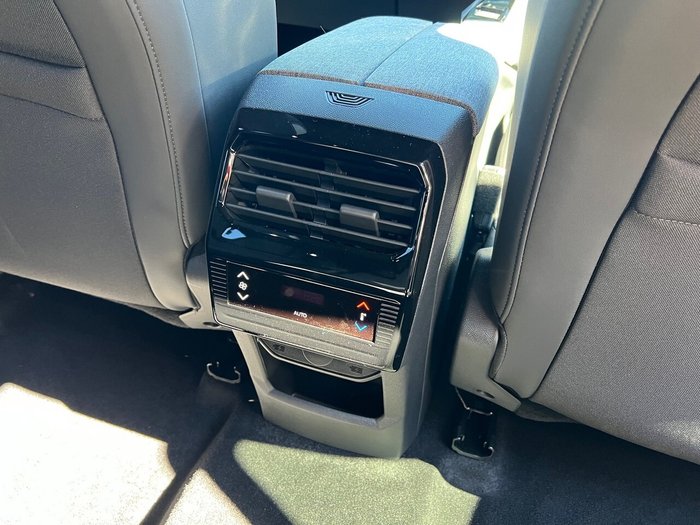 2025 Peugeot 5008 Allure e-DCS