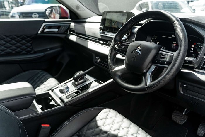 2024 Mitsubishi Outlander Exceed