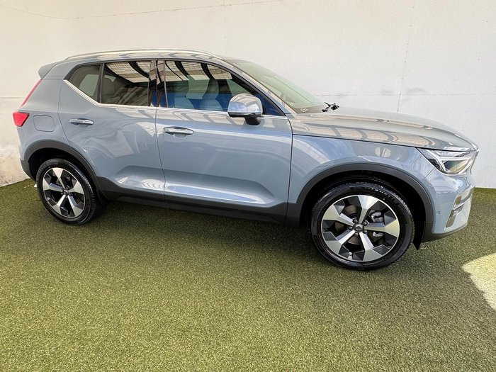 2022 Volvo XC40 Ultimate B4 Bright