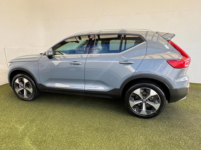 2022 Volvo XC40 Ultimate B4 Bright