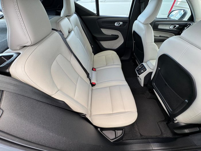 2022 Volvo XC40 Ultimate B4 Bright