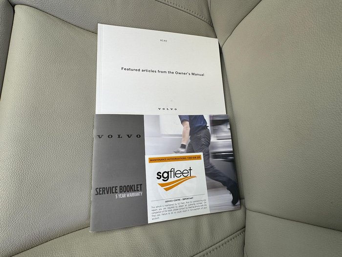 2022 Volvo XC40 Ultimate B4 Bright