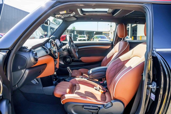 2023 MINI Hatch John Cooper Works Classic