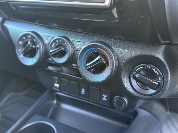 2017 Toyota Hilux SR