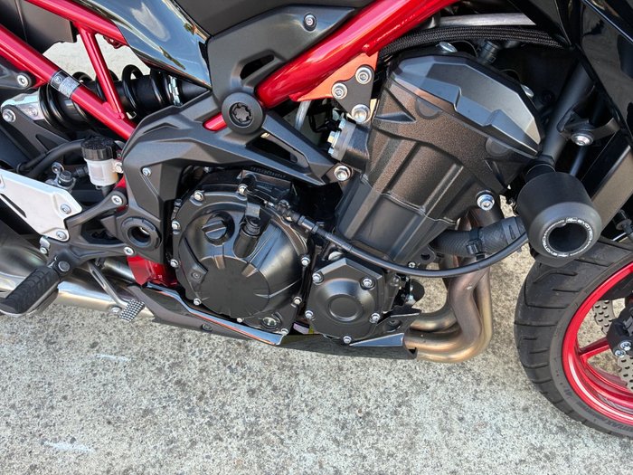 2023 Kawasaki Z900 (ZR900) Red