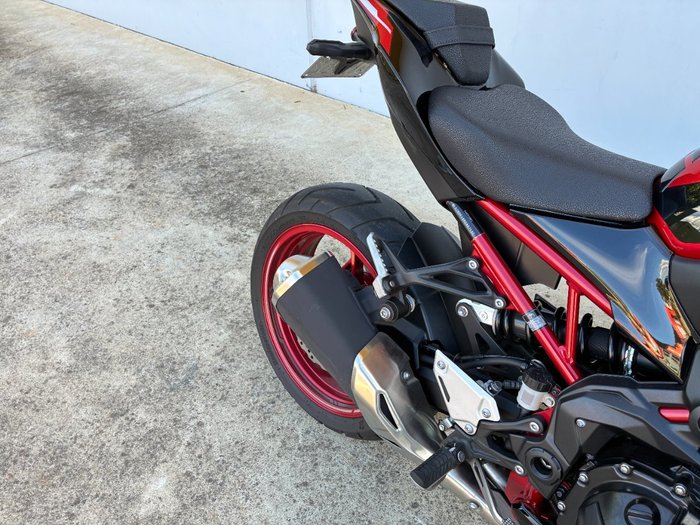 2023 Kawasaki Z900 (ZR900) Red