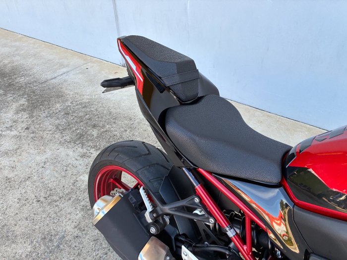 2023 Kawasaki Z900 (ZR900) Red