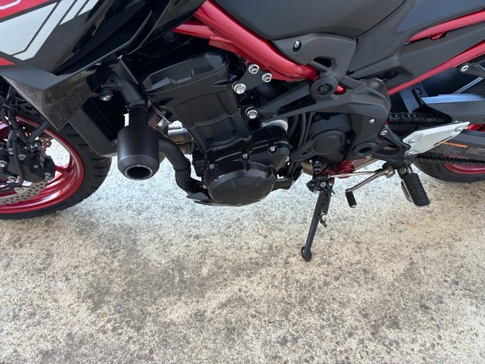 2023 Kawasaki Z900 (ZR900) Red