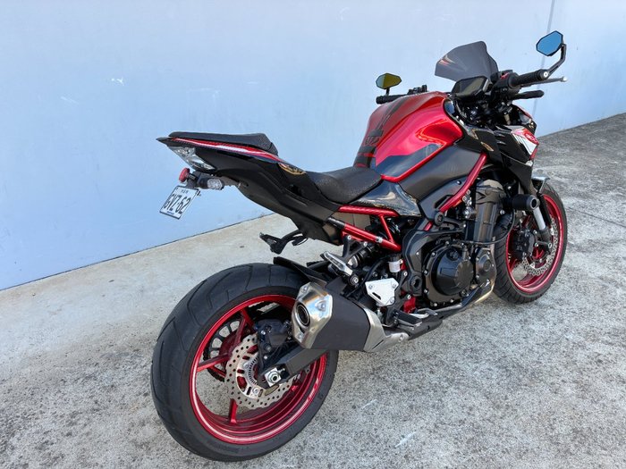 2023 Kawasaki Z900 (ZR900) Red