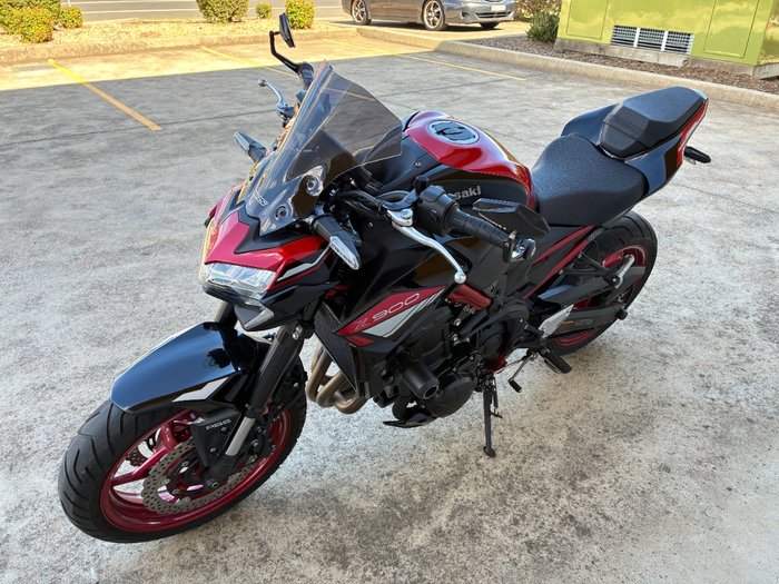 2023 Kawasaki Z900 (ZR900) Red