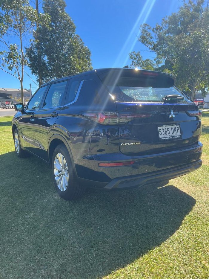 2025 Mitsubishi Outlander ES