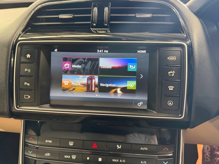 2016 Jaguar XE 20t Prestige X760 MY16 British Racing Green