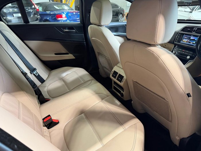 2016 Jaguar XE 20t Prestige X760 MY16 British Racing Green