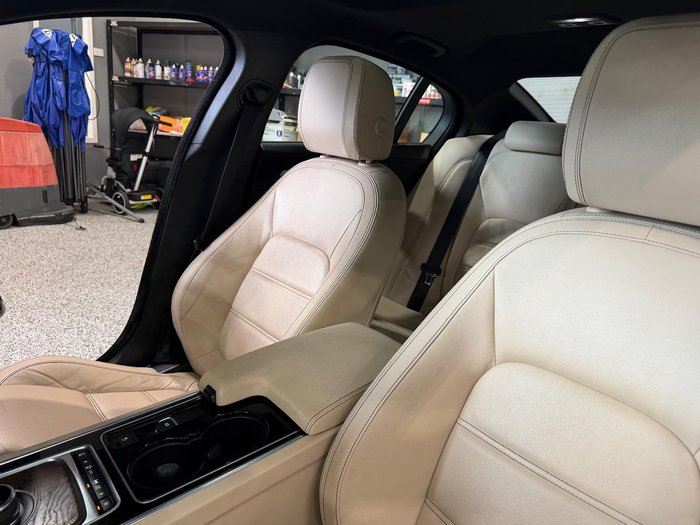 2016 Jaguar XE 20t Prestige X760 MY16 British Racing Green