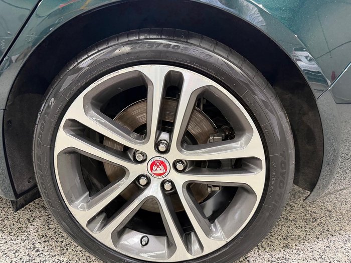 2016 Jaguar XE 20t Prestige X760 MY16 British Racing Green