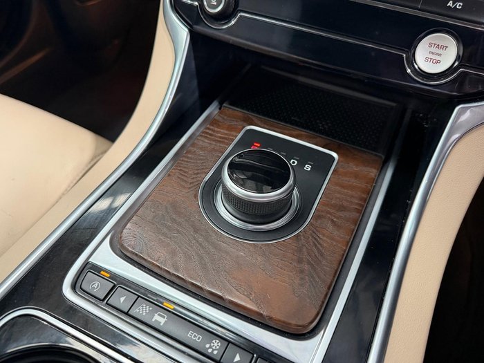 2016 Jaguar XE 20t Prestige X760 MY16 British Racing Green