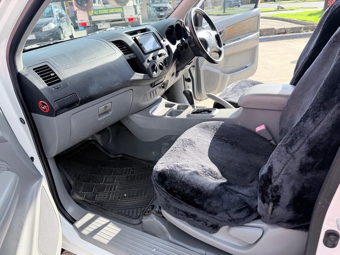 2006 Toyota Hilux SR GGN15R MY07 4x2 Glacier White