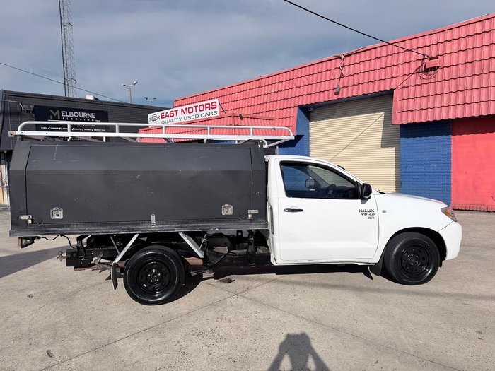 2006 Toyota Hilux SR GGN15R MY07 4x2 Glacier White