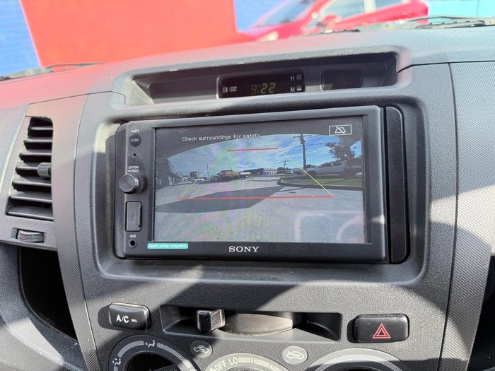 2006 Toyota Hilux SR GGN15R MY07 4x2 Glacier White