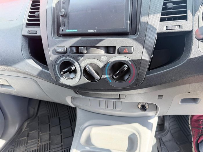 2006 Toyota Hilux SR GGN15R MY07 4x2 Glacier White