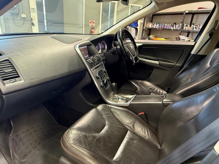 2012 Volvo XC60 T5 MY12 Black Sapphire