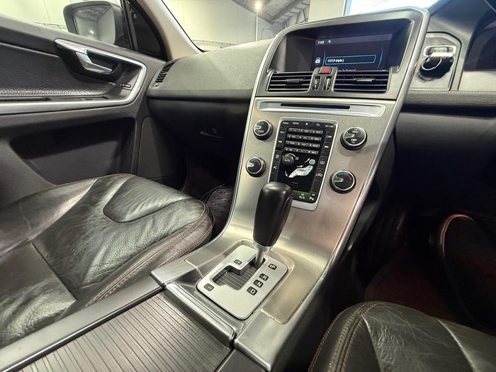 2012 Volvo XC60 T5 MY12 Black Sapphire