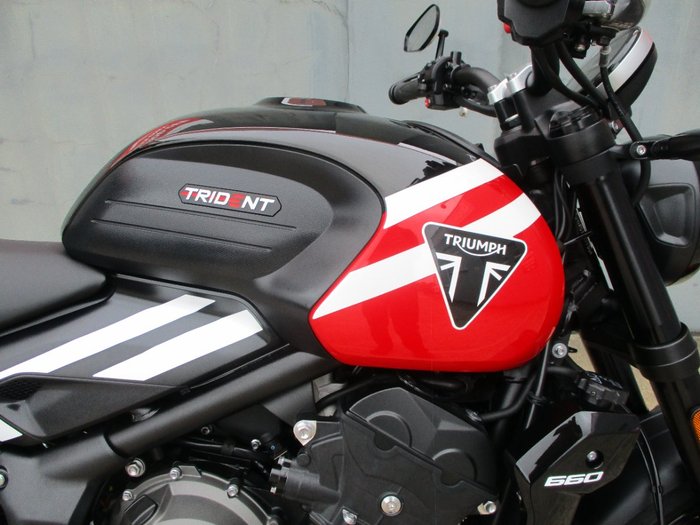 2025 Triumph TRIDENT 660 BLACK