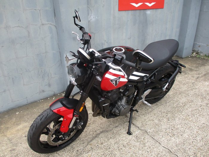 2025 Triumph TRIDENT 660 BLACK