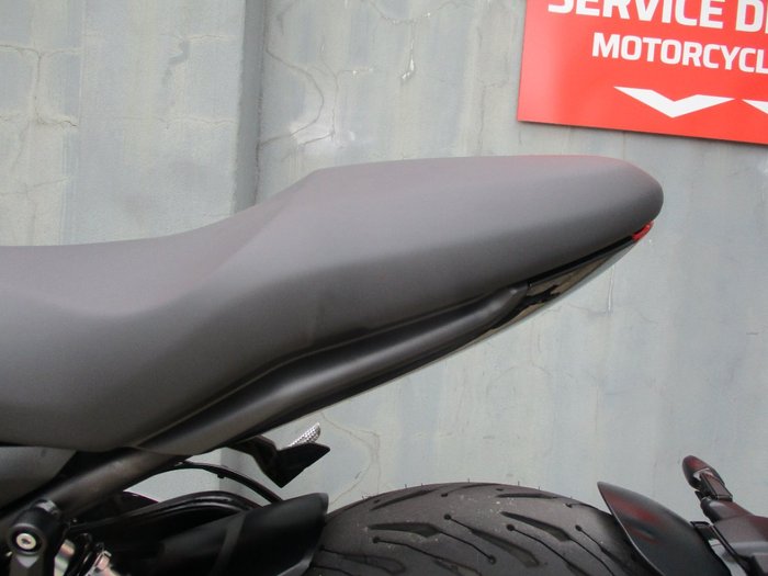 2025 Triumph TRIDENT 660 BLACK
