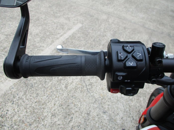 2025 Triumph TRIDENT 660 BLACK