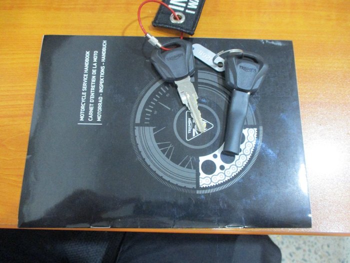 2025 Triumph TRIDENT 660 BLACK