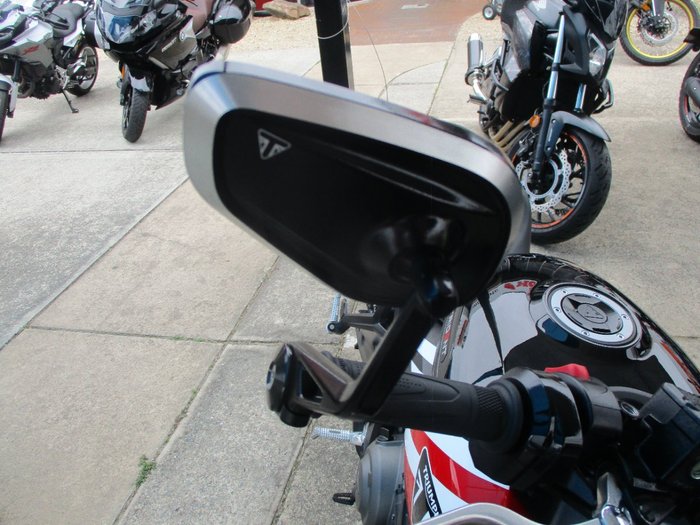 2025 Triumph TRIDENT 660 BLACK