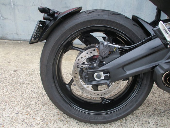 2025 Triumph TRIDENT 660 BLACK